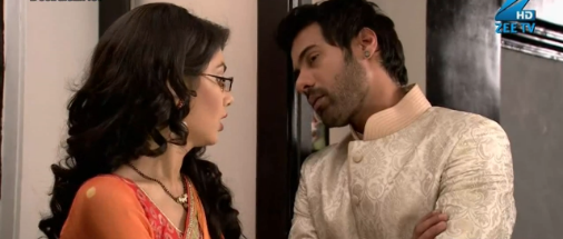Abhi and Pragya to kiss in Kumkum Bhagya