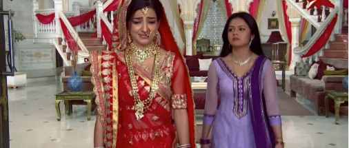 Radha fails Paridhi and Gopi’s plane once again in Saathiya