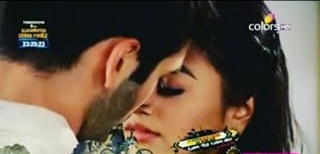 KUCH ISS TARAH (Episode 13) (first kiss)