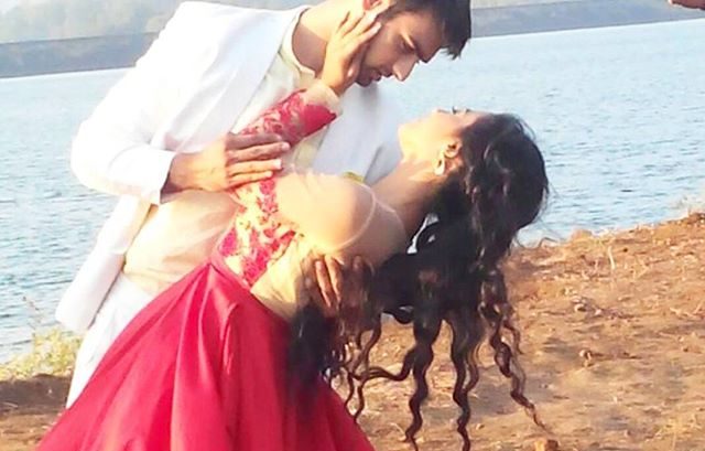 swaragini love me episode 24 (swasan romance special)