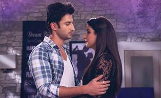 KAHANI HAI SUHANI SI KUCH JANI PECHANI SI LEKIN ANKAHI ANSUNI ANJANI SI….Twinj