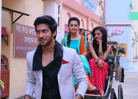 “JUST FRIENDS” – CHARACTER SKETCH