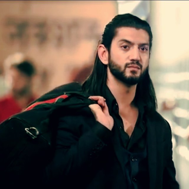 Gauri Drabble Series: Bawri:#2-A Stranger