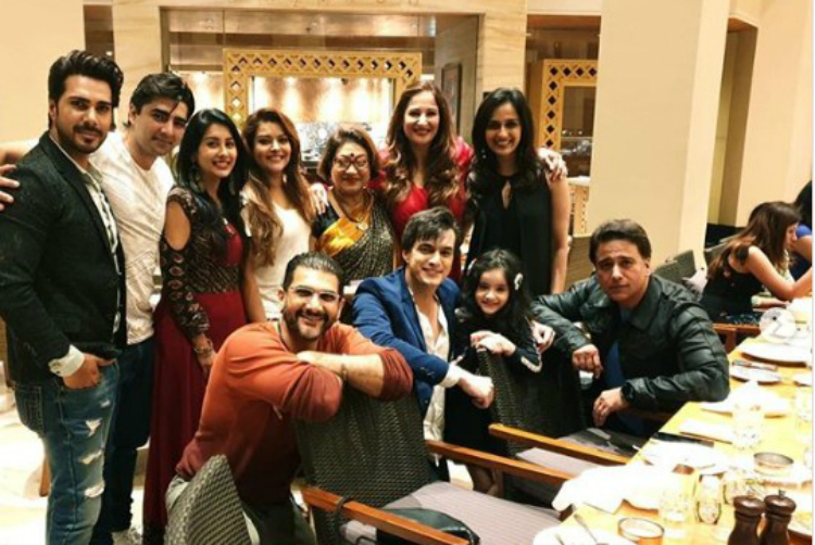 Yeh Rishta Kya Kehlata Hai family get together for a gala time