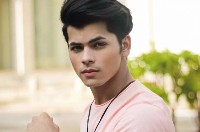 Siddharth nigam... | Chain necklace, Necklace, Pearl necklace