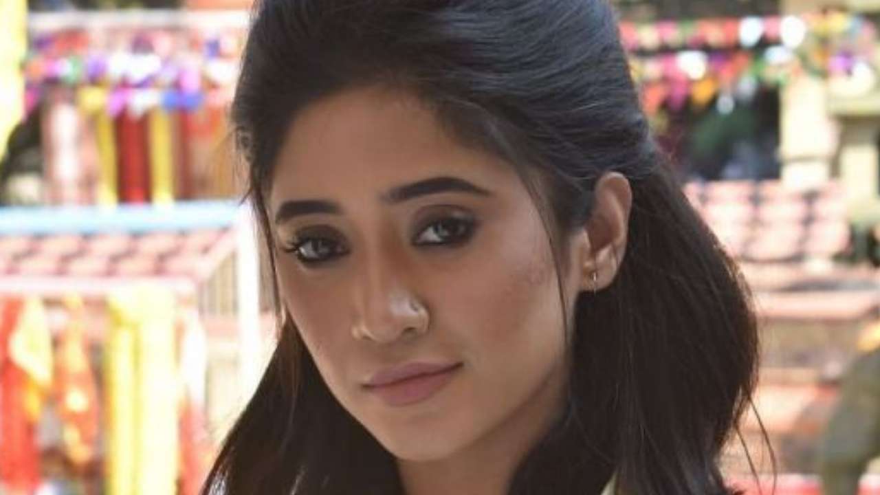 Hina Khan blasts a portal for comparing her with Shivangi Joshi