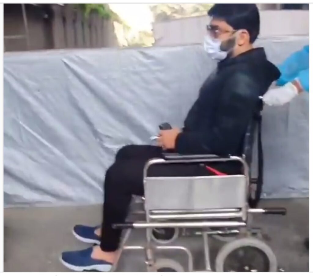 Kapil Sharma spotted at the airport in a wheelchair, being rude with