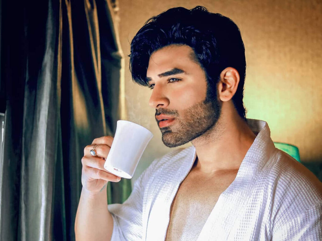 Paras Chhabra to enter the Bigg Boss house as Devoleena Bhattacharjee’s connection