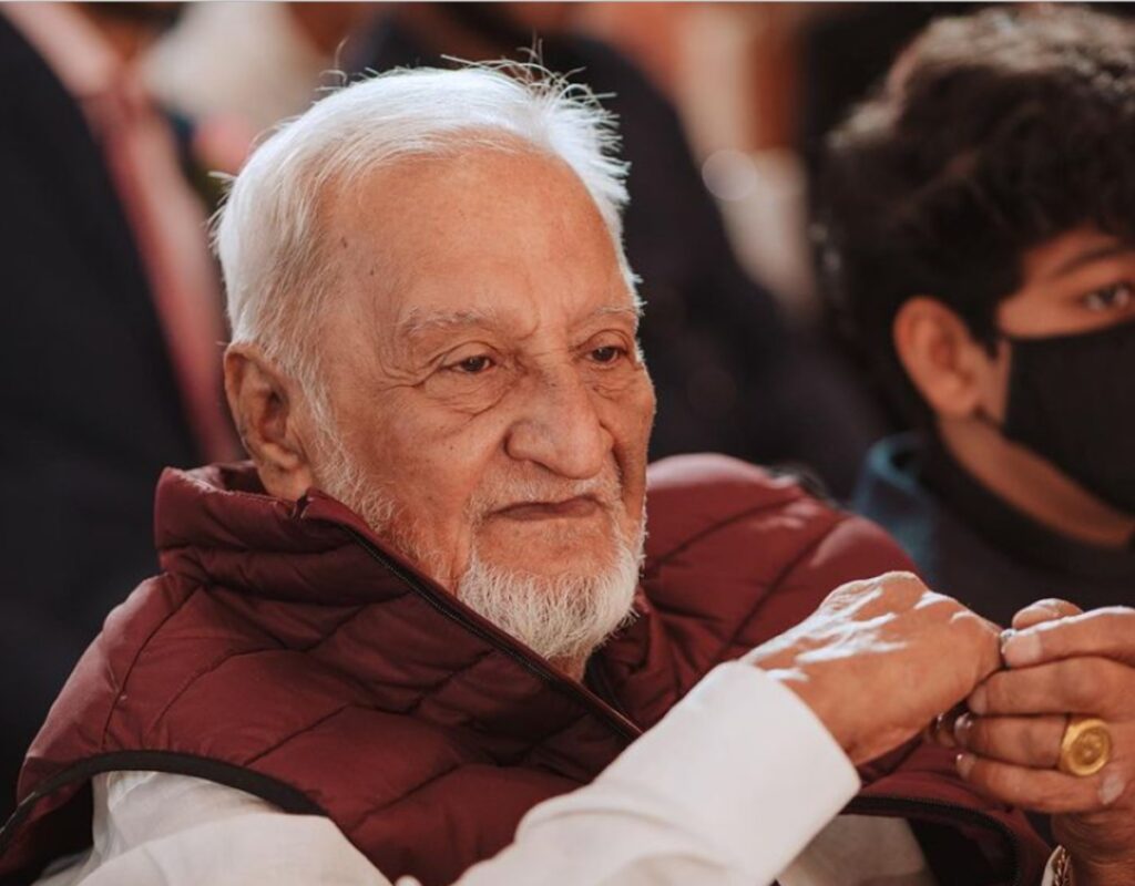 Gauahar Khan pens down a emotional note for his father