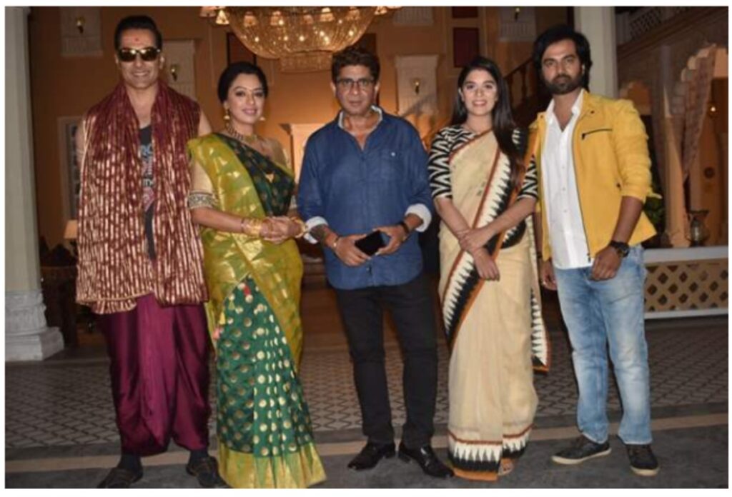 Team Anupamaa visits Team Mann Kee Awaaz Pratigya 2 to wish them luck