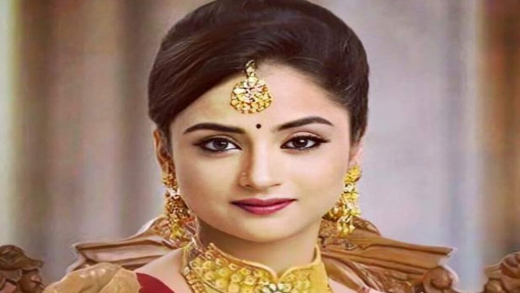 Actress Madirakshi Mundle returns from Ladakh to the sets of Vighnaharta Ganesh but with winter burns