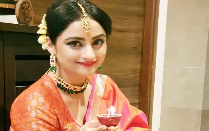 TWO POLES APART : WHEN THEY MET – PROLOGUE