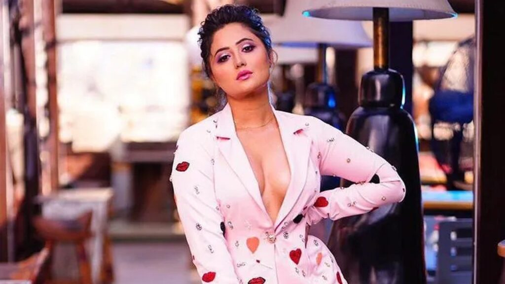 Rashami Desai trolled for her fitness video; one of the fans wrote “Ab jisse inspired ho, unko dekh k patli bhi hojao”