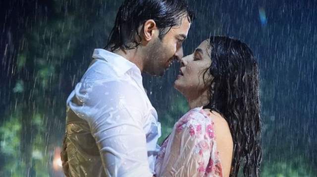 Hina Khan and Shaheer Sheikh raise temperatures in their music video poster release