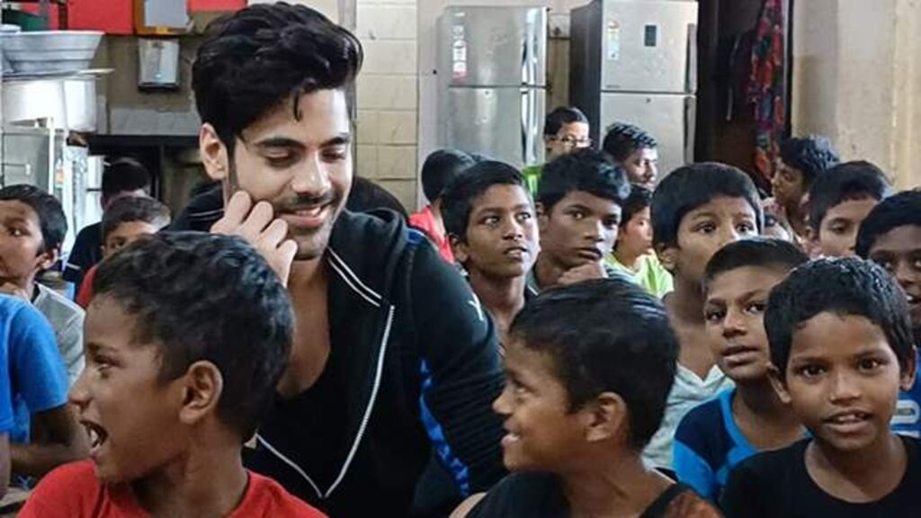 Simba Nagpal celebrates his birthday with the kids at an orphanage