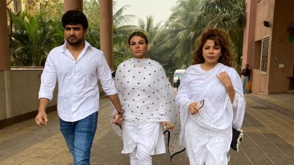 Rakhi Sawant bids an emotional goodbye to her mother Jaya Bheda