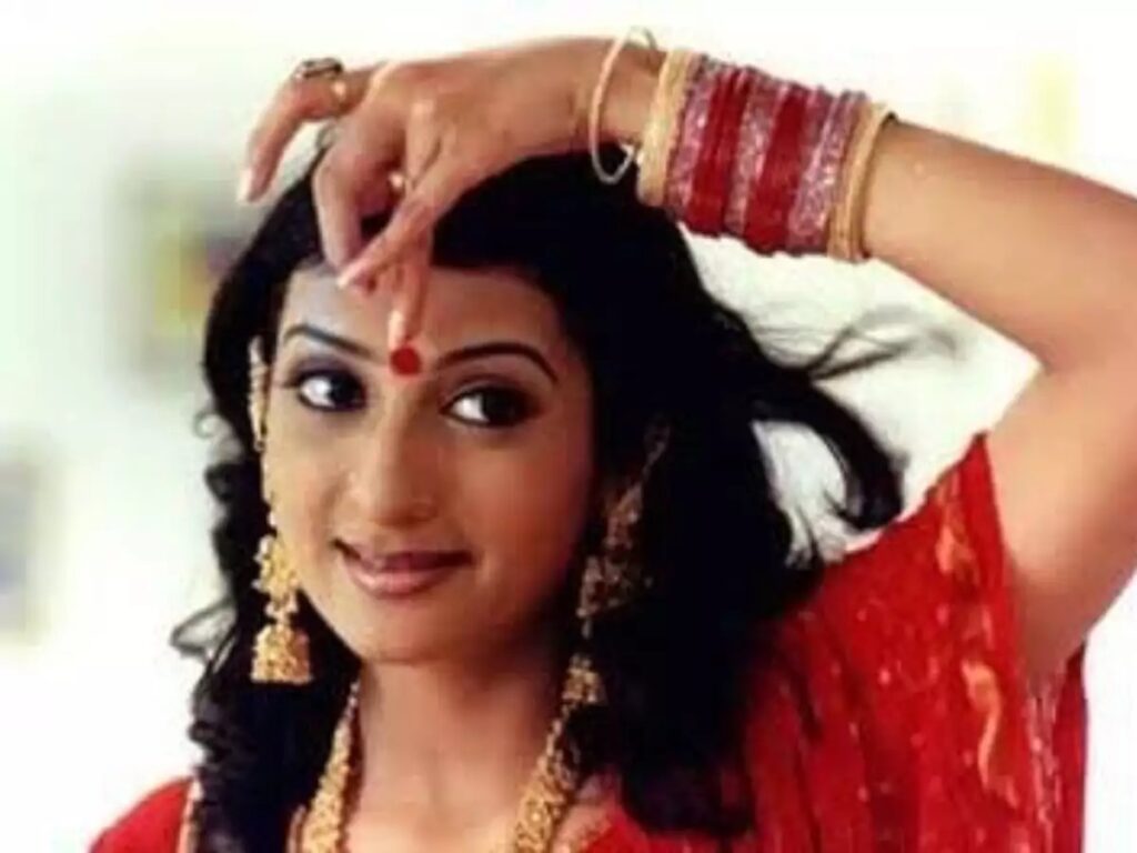 Juhi Parmar celebrates 21 Years of Kumkum: A timeless bond with viewers