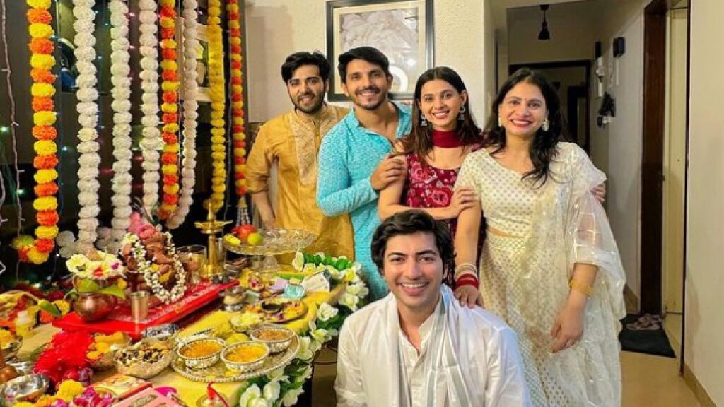 Pandya Store’s Akshay Kharodia Hosts Joyful Ganpati Reunion with Kanwar Dhillon, Kinshuk Mahajan, and Alice Kaushik