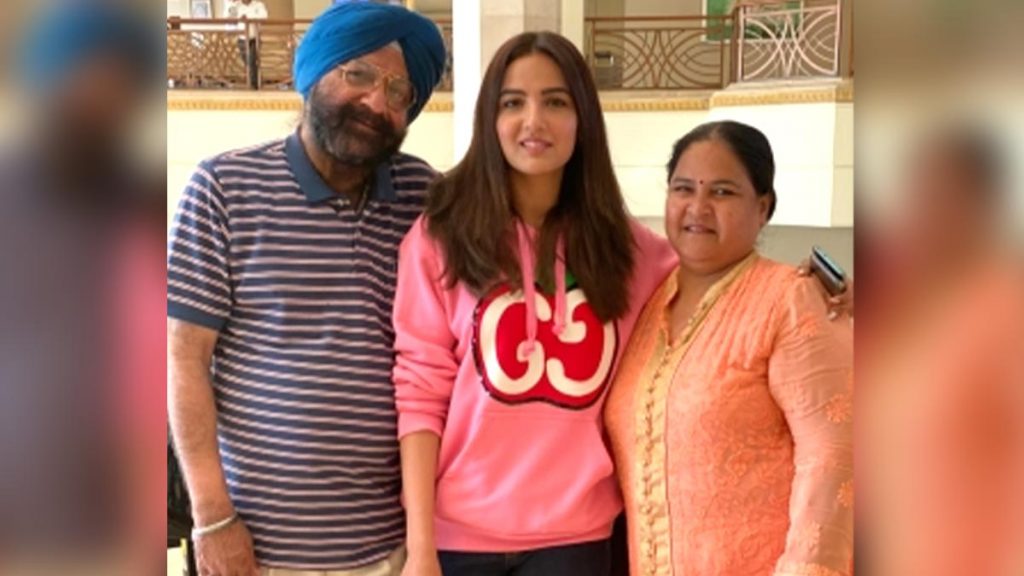 Jasmine Bhasin Criticizes Hospital Management Amid Mother’s Hospitalization