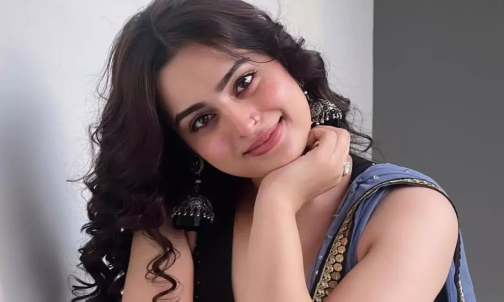 Ayesha Khan: Rising Star Making Waves in South Indian and Marathi Cinema